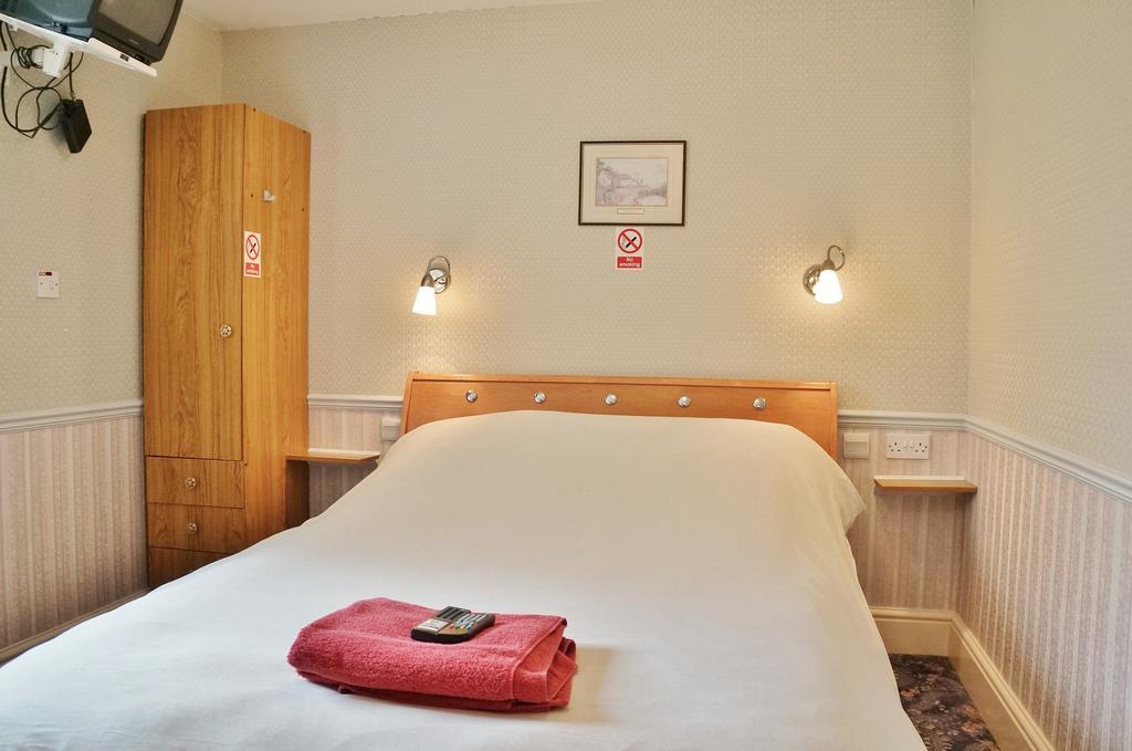 The Captain Guesthouse Scarborough Bilik gambar